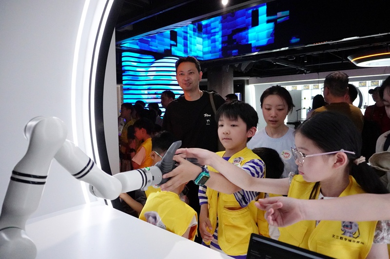 关键词”：沉浸、慢游、玩科技开元棋牌“五一”浙江文旅“(图1)